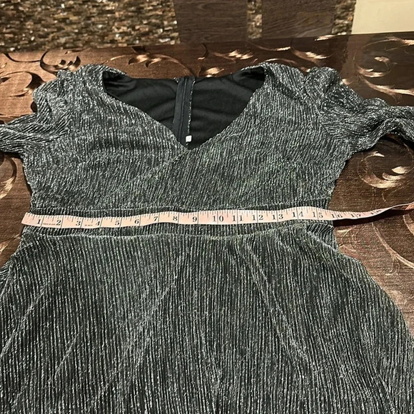 Tiered V Neck Print Long Sleeve Midi Dresses - Picture 4 of 6